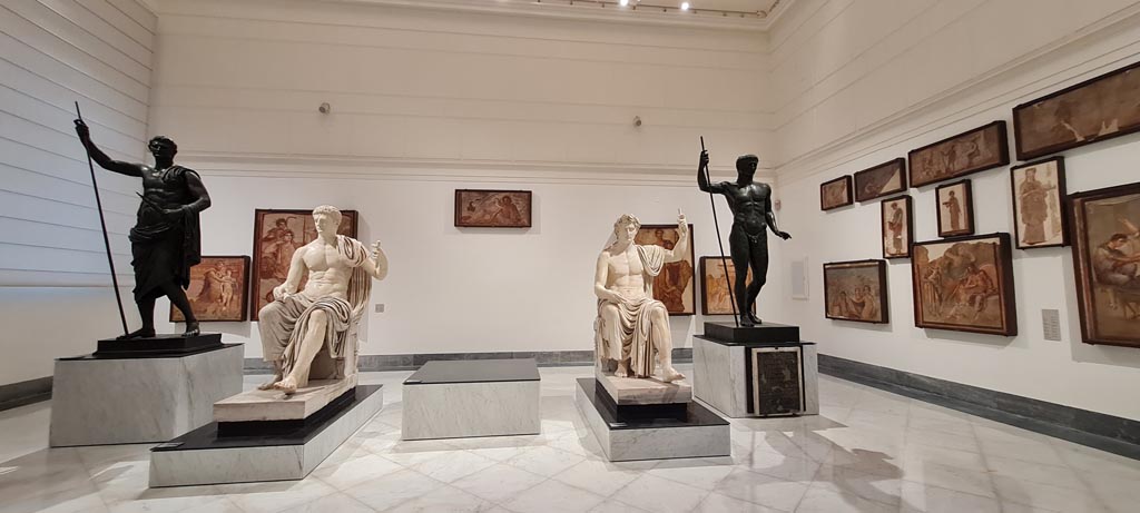 Herculaneum Augusteum. April 2023.
Looking across display in “Campania Romana” gallery in Naples Archaeological Museum. Photo courtesy of Giuseppe Ciaramella.