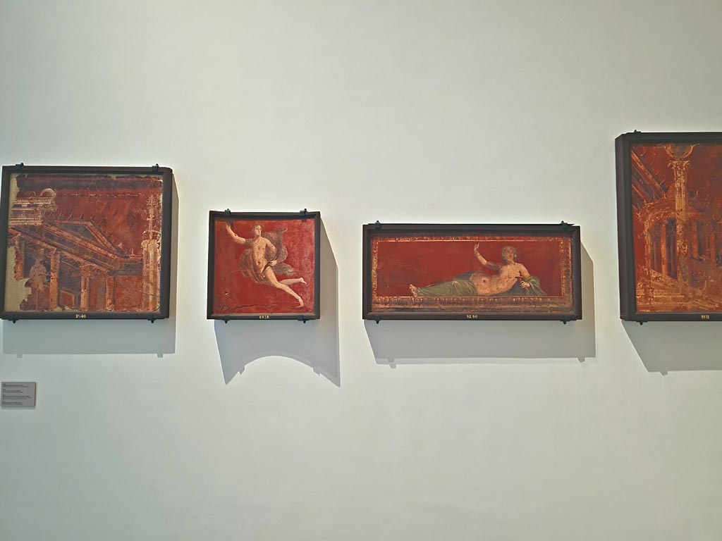 Herculaneum Augusteum. April 2023.
Paintings on wall to the left of Arch, inv. 8540, on left, 8828, 9290 and 9931, on right. Photo courtesy of Giuseppe Ciaramella.