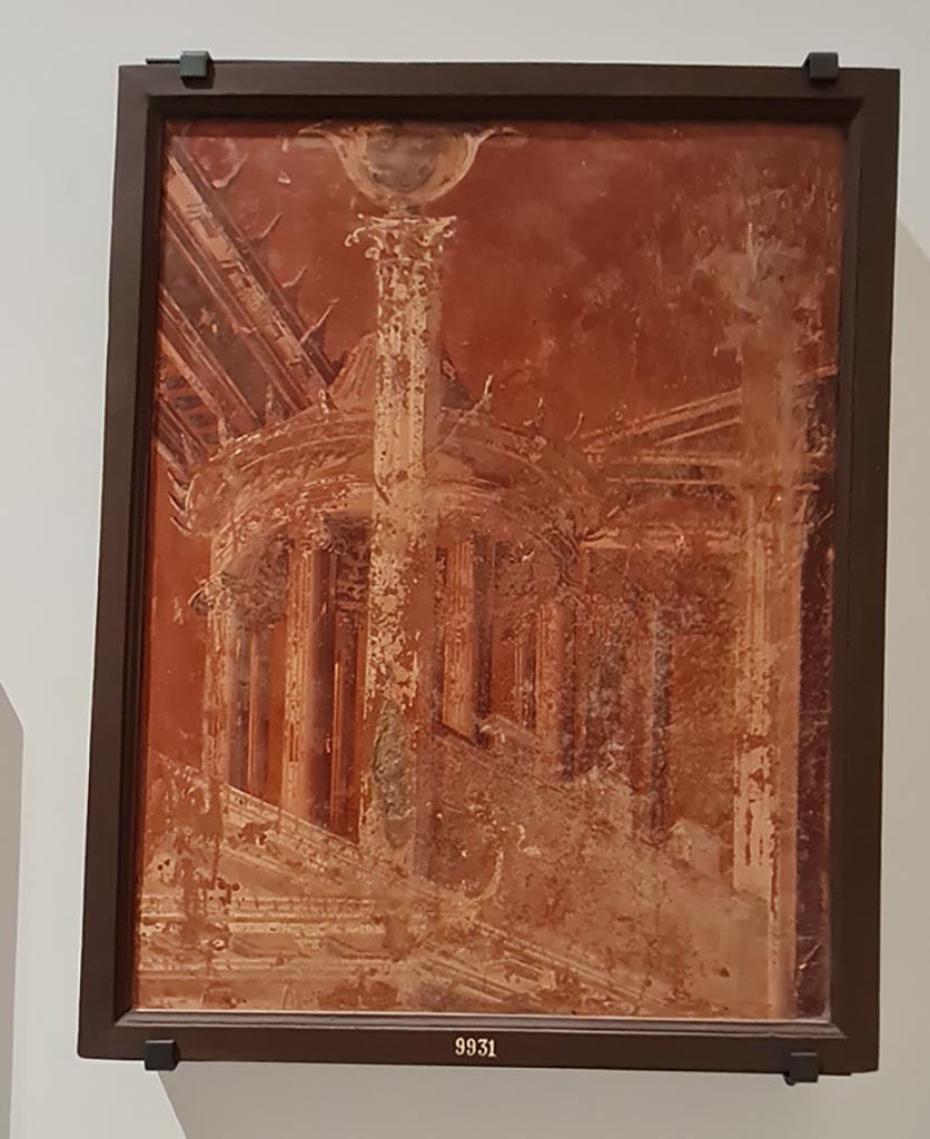 Herculaneum Augusteum. April 2023. Paintings on wall to left of Arch through to display from Theatre.
Circular temple on a red background- inv. 9931. Photo courtesy of Giuseppe Ciaramella.