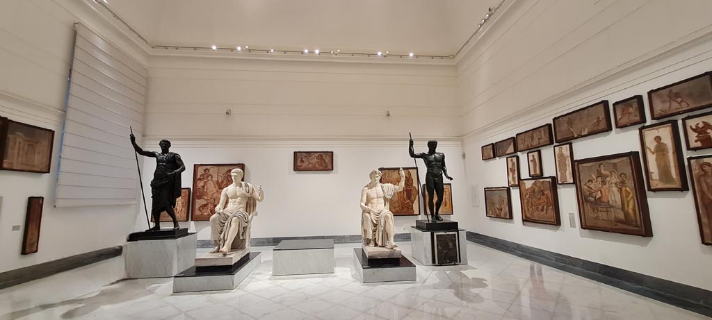 Herculaneum Augusteum. April 2023.
Looking across gallery towards statues on display in “Campania Romana” gallery in Naples Archaeological Museum.
(Note: the central statue of Titus is missing, see below for a photo including it). Photo courtesy of Giuseppe Ciaramella.