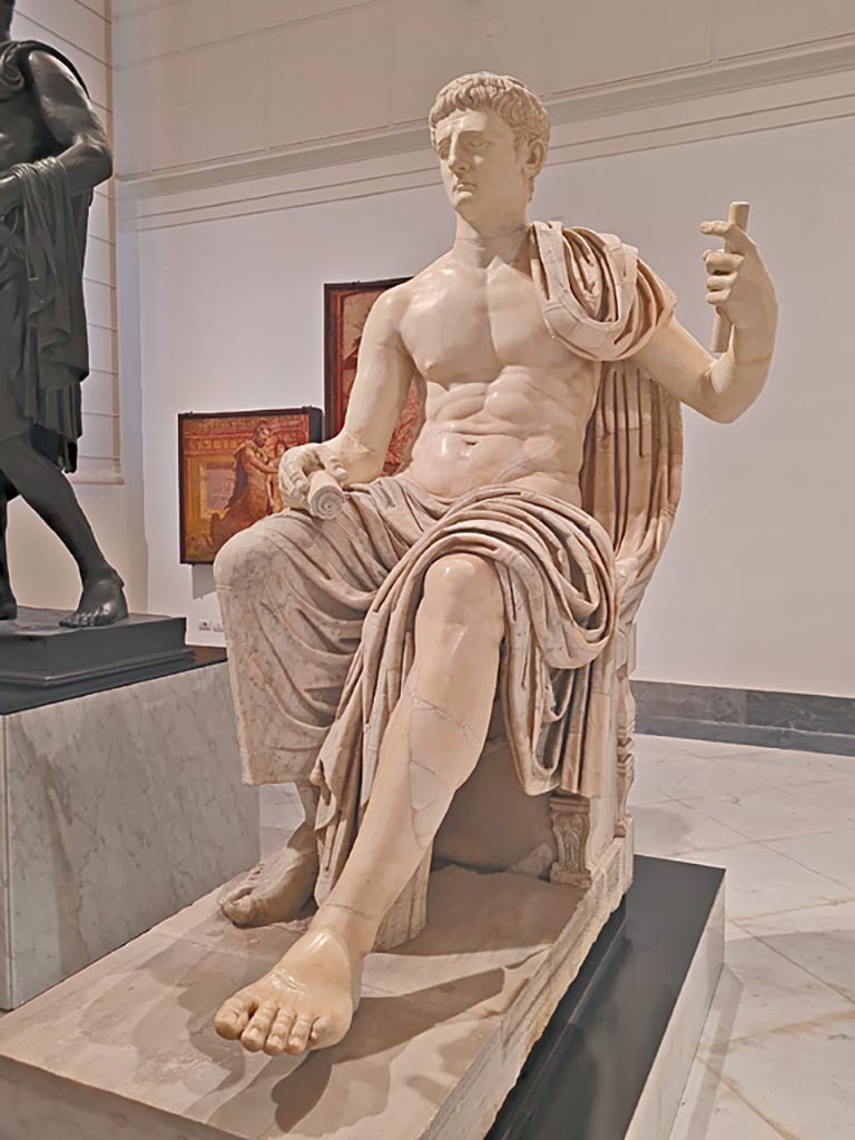 Herculaneum Augusteum. April 2023.
Detail of white marble statue of Claudius, inv. 6056, with modern additions of the head and arms.
Photo courtesy of Giuseppe Ciaramella.
