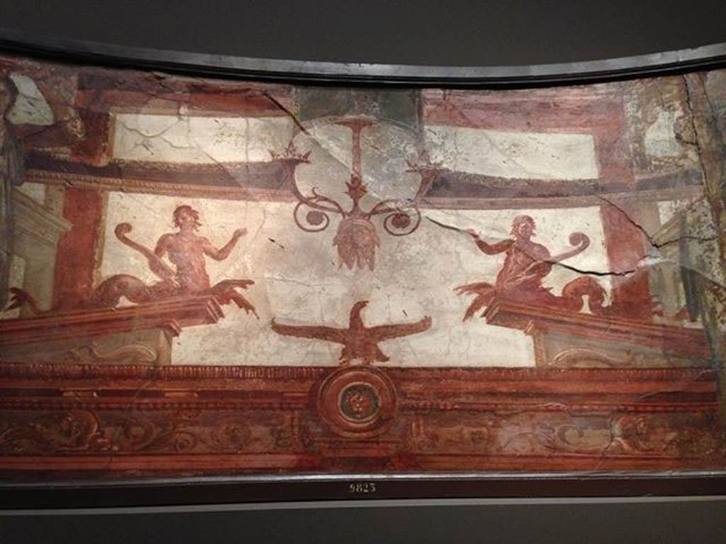 Herculaneum Augusteum. Apse at right rear corner. Part of architectural scene with standing figures, sea creatures, mask and eagle?
Now in Naples Archaeological Museum. Inventory number 9825.