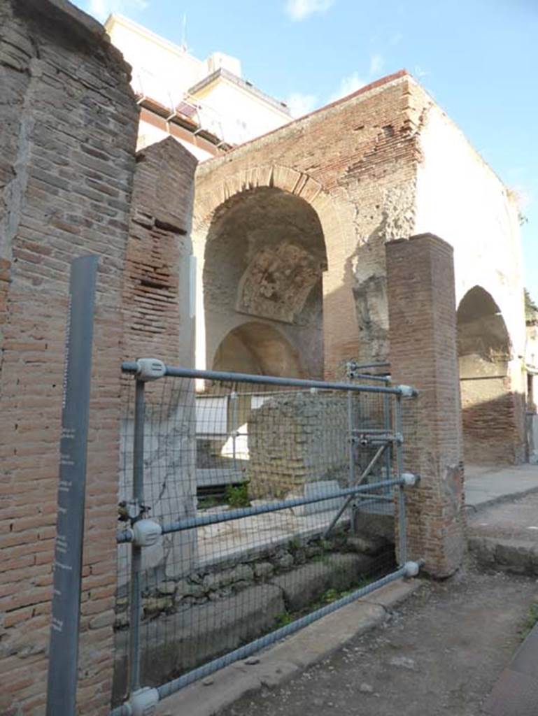 Herculaneum, September 2015. Looking north-east towards four-sided arch at east front side of Augusteum.