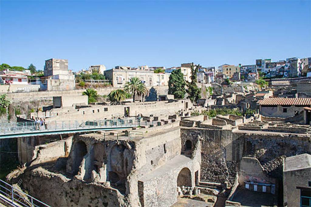 Herculaneum. Entrance footbridge, at south-west side of entrance roadway. 
This bridge used to lead onto the House of the Albergo (Ins.III.1), whereas now it leads to the lower end of Cardo III Inferiore.  

