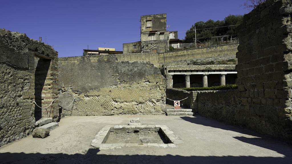II.1 Herculaneum. August 2021. Looking west across impluvium in atrium. Photo courtesy of Robert Hanson