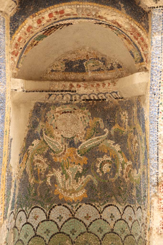 III,3 Herculaneum, October 2020. 
Detail from mosaic and shell-trimmed niche. Photo courtesy of Klaus Heese.
