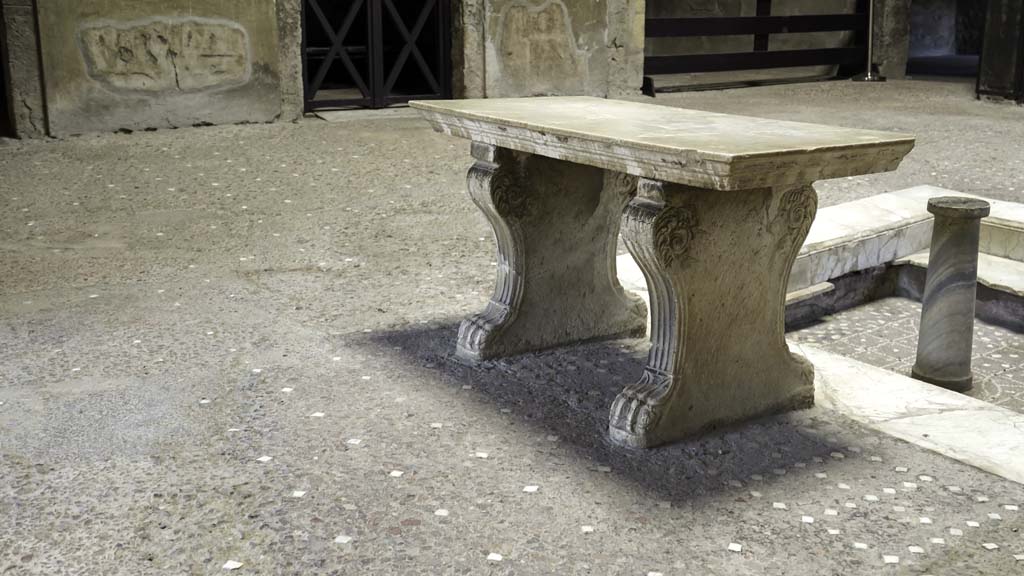 III.11 Herculaneum. August 2021. Room 6, looking south-west across atrium floor towards impluvium. Photo courtesy of Robert Hanson.