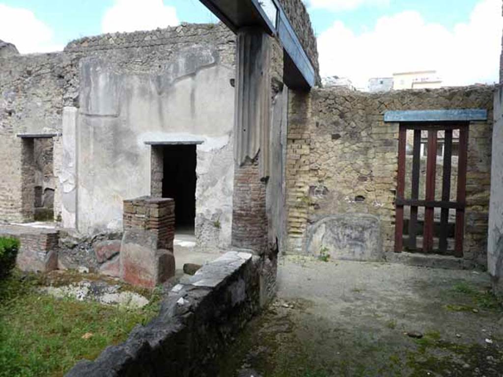III.11 Herculaneum. May 2010. Looking across the garden area from room 8.
