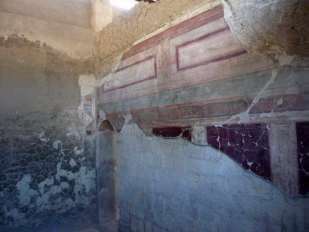 III.19/18/1, Herculaneum, August 2013. 
Room 4, north-east corner of tepidarium, with arched doorway to apodyterium 3. Photo courtesy of Buzz Ferebee.
