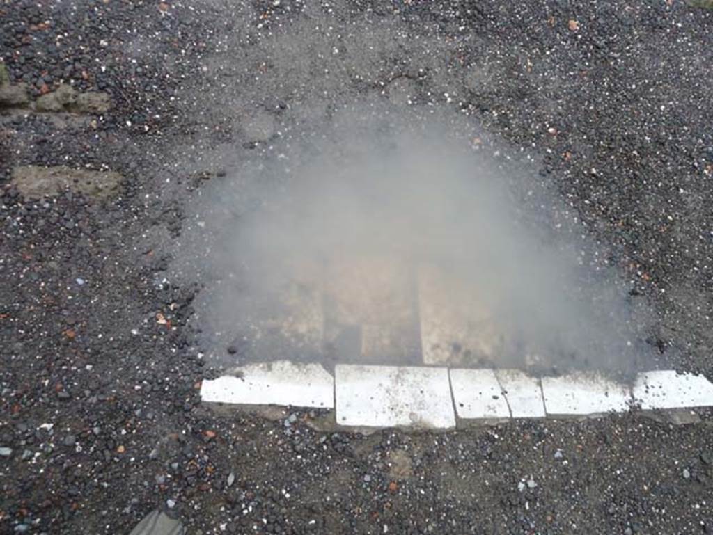 III.19/18/1 Herculaneum, September 2015. Impluvium, or site? of impluvium, in atrium, room 2. 

 
