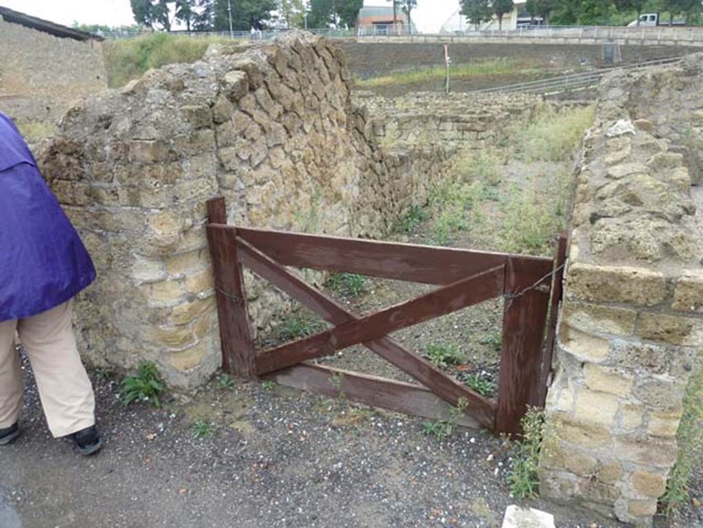 III.19/18/1 Herculaneum, September 2015. Corridor, looking south from atrium.