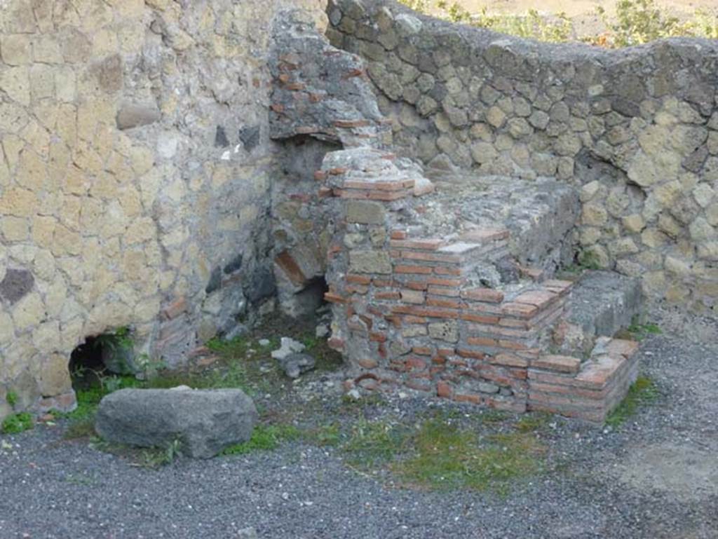 III, 19/18/1, Herculaneum. October 2012. Unnumbered room on south of room 32, at rear of caldarium, steps in south-west corner.  Photo courtesy of Michael Binns.

