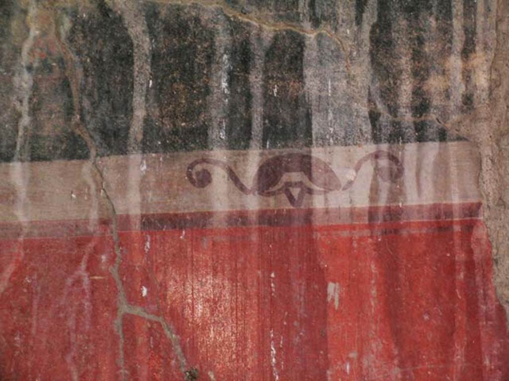 IV.15/16, Herculaneum, May 2005. Detail of painted decoration from west wall of room 9. Photo courtesy of Nicolas Monteix.
