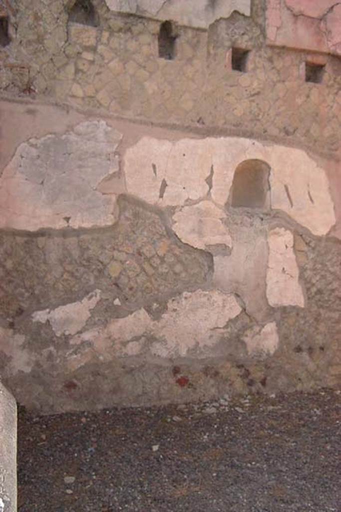 IV.15/16 Herculaneum, July 2001. Room 7, west wall at southern end.
Photo courtesy of Nicolas Monteix.
