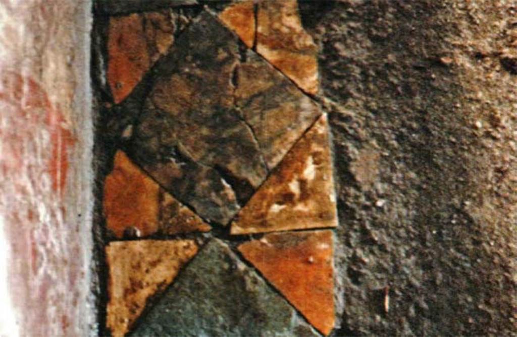 Herculaneum IV.21 oecus 16, opus sectile in style Q2.
Photo  Sposito, Francesca, Area archeologica, Casa dei Cervi (IV,21), oecus 16, opus sectile con motivo Q2, in TESS  scheda 18416 (http://tess.beniculturali.unipd.it/web/scheda/?recid=18416), 2016
