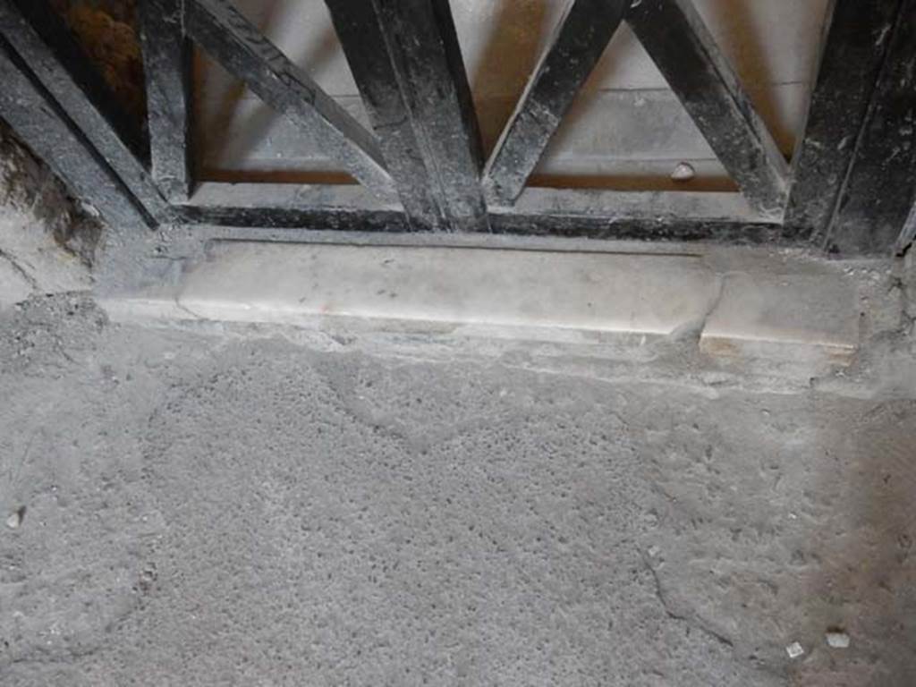 IV.21, Herculaneum. May 2018. Detail of threshold of doorway to room 5. Photo courtesy of Buzz Ferebee. 