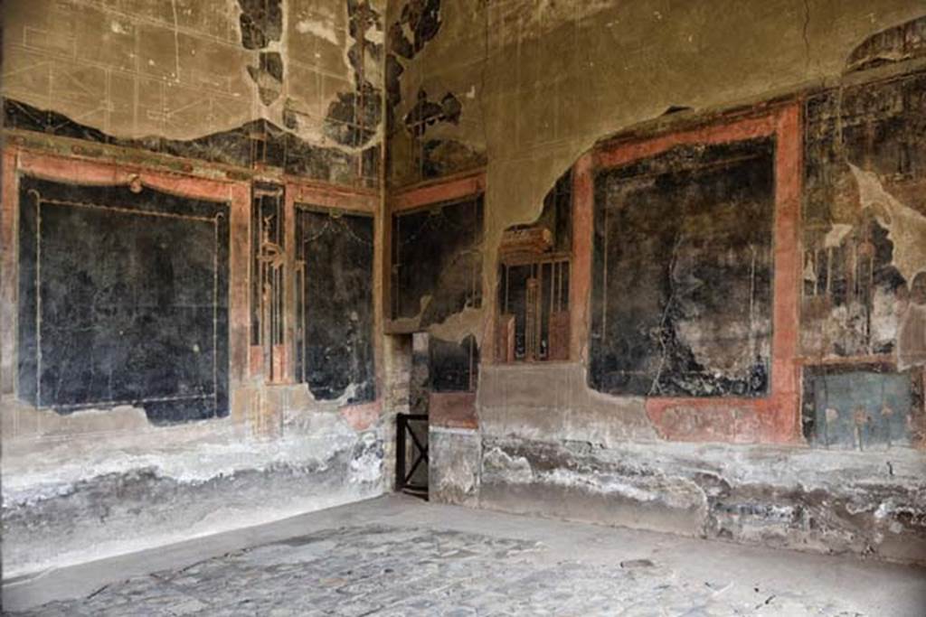 IV.21, Herculaneum, April 2018. Looking towards north-east corner and east wall.
Photo courtesy of Ian Lycett-King. Use is subject to Creative Commons Attribution-NonCommercial License v.4 International.
