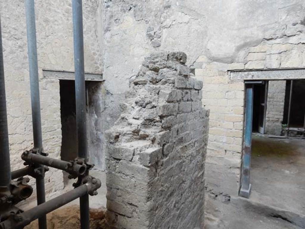 IV.21, Herculaneum. May 2018. Looking north-west from Corridor 27. 
The doorway to room 10, the room at the rear of room 7, is centre-left. Photo courtesy of Buzz Ferebee. 

