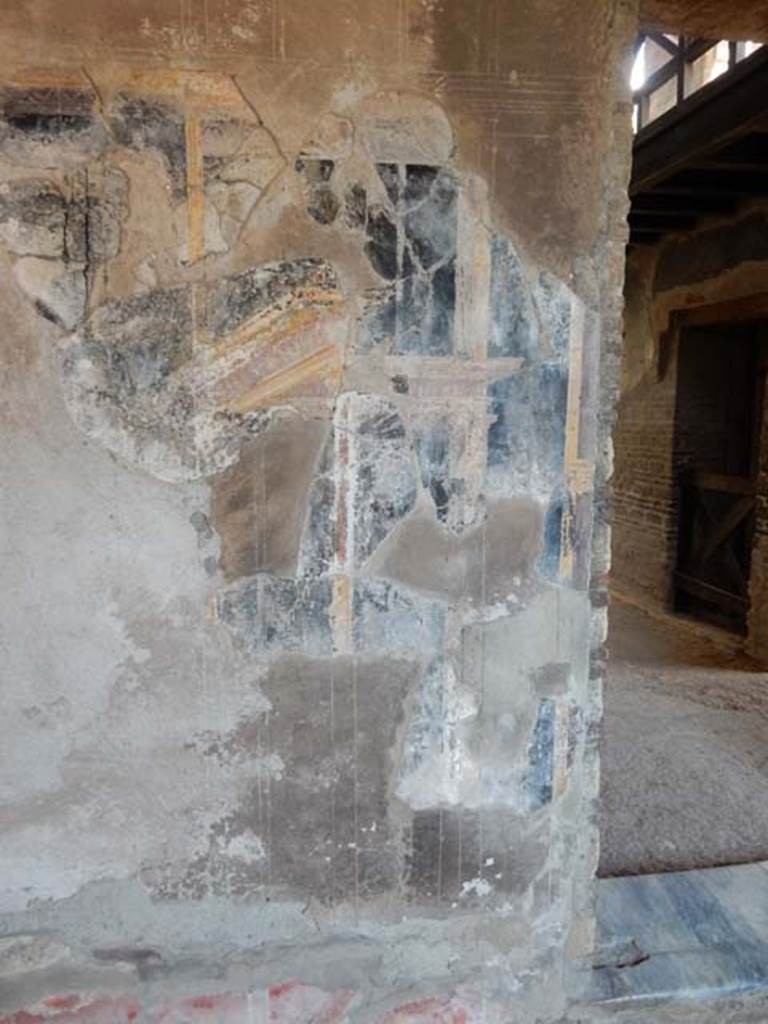 IV.21, Herculaneum. May 2018. 
Cryptoporticus 28, painted decoration from north wall at west side of atrium doorway.
Photo courtesy of Buzz Ferebee
