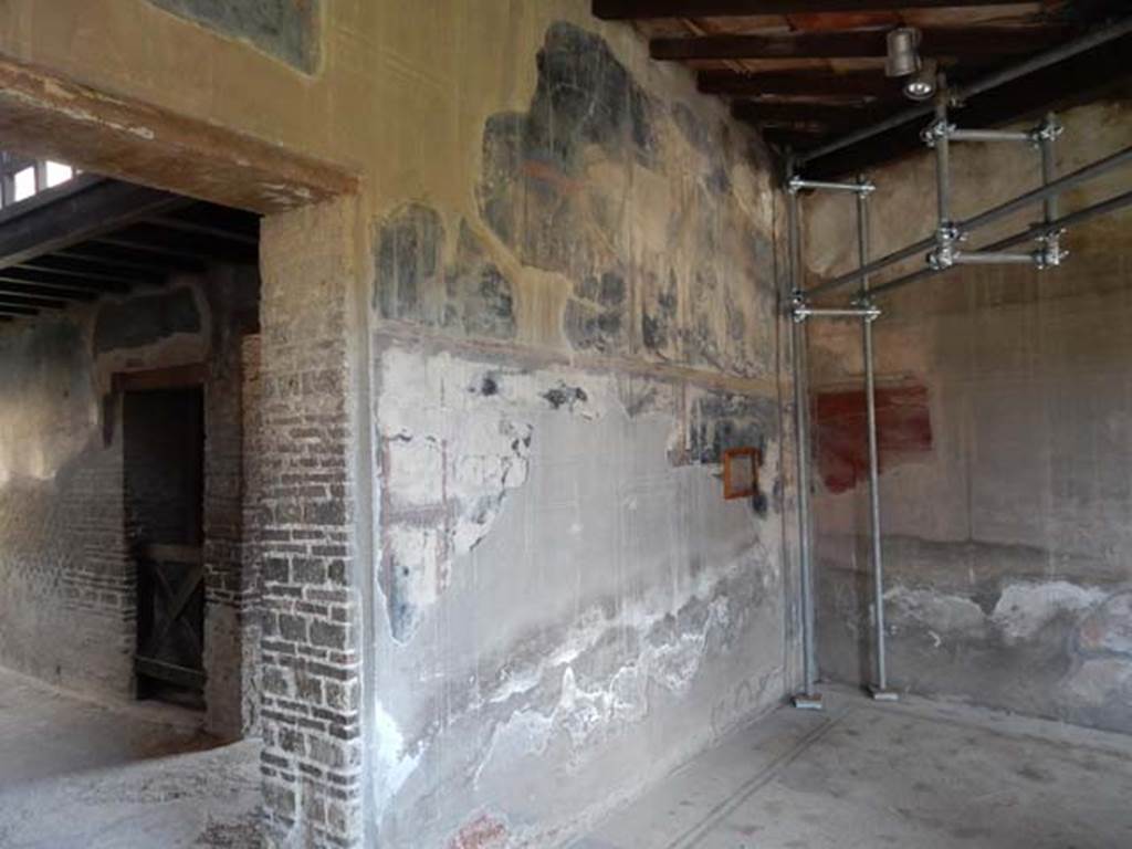 IV.21, Herculaneum. May 2018. Cryptoporticus 28, north wall at east end, with doorway to atrium, on left.
Photo courtesy of Buzz Ferebee. 
