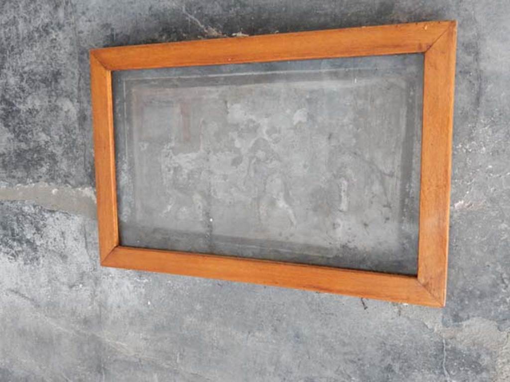 IV.21, Herculaneum. May 2018. Cryptoporticus 28, remains of cupid painting from west end of south wall.
Photo courtesy of Buzz Ferebee. 
