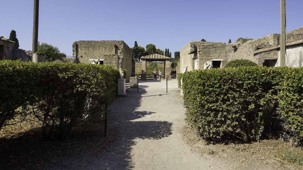 IV.21, Herculaneum. August 2021. 
Garden 32, looking south from doorway leading out from centre of Cryptoporticus 28. Photo courtesy of Robert Hanson.
