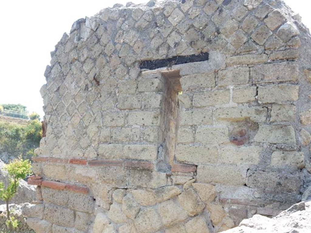 IV.21, Herculaneum. May 2018. Room 19, exterior north wall with window. 
This room was at the south end of Cryptoporticus 29.  Photo courtesy of Buzz Ferebee. 

