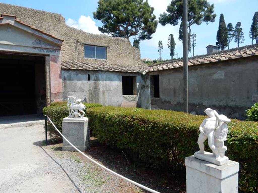 IV.21, Herculaneum. May 2018. Garden 32, looking towards north-east corner and windows of Cryptoporticus 28, and 29 on right.
Photo courtesy of Buzz Ferebee. 

