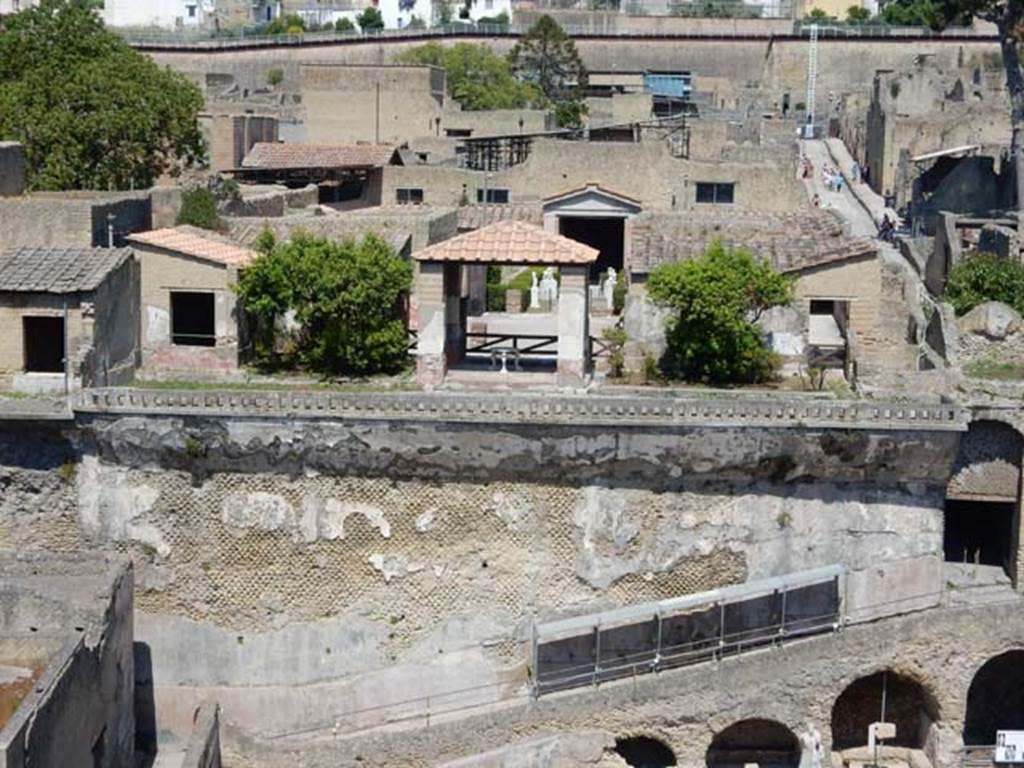 IV.21, Herculaneum. May 2018. Looking north from access roadway to terrace and house. Photo courtesy of Buzz Ferebee. 