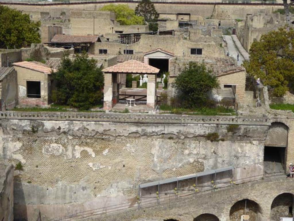 IV.21 Herculaneum, April 2016. Looking north from access roadway to terrace and house.  In the upper right of the photo is Cardo V., which at its southern end would have led down to the beachfront.  On the right is the southern end of the ramp from Cardo V. Photo courtesy of Michael Binns.
