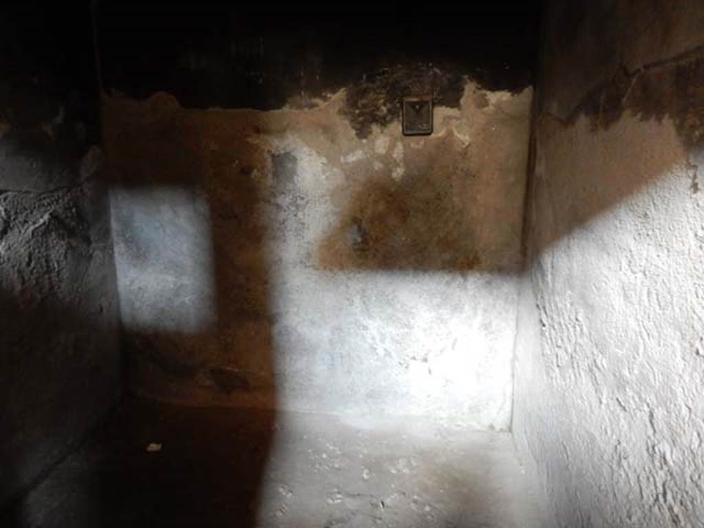IV.21, Herculaneum. May 2018. Room 4, looking north through doorway from atrium. Photo courtesy of Buzz Ferebee. 