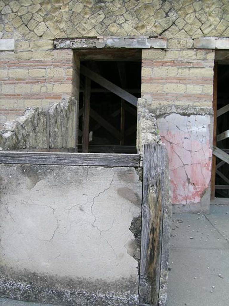 IV, 21, Herculaneum, May 2004. 
Looking west on upper floor, above area of steps leading to midle doorway on balcony around upper atrium. Photo courtesy of Nicolas Monteix.
