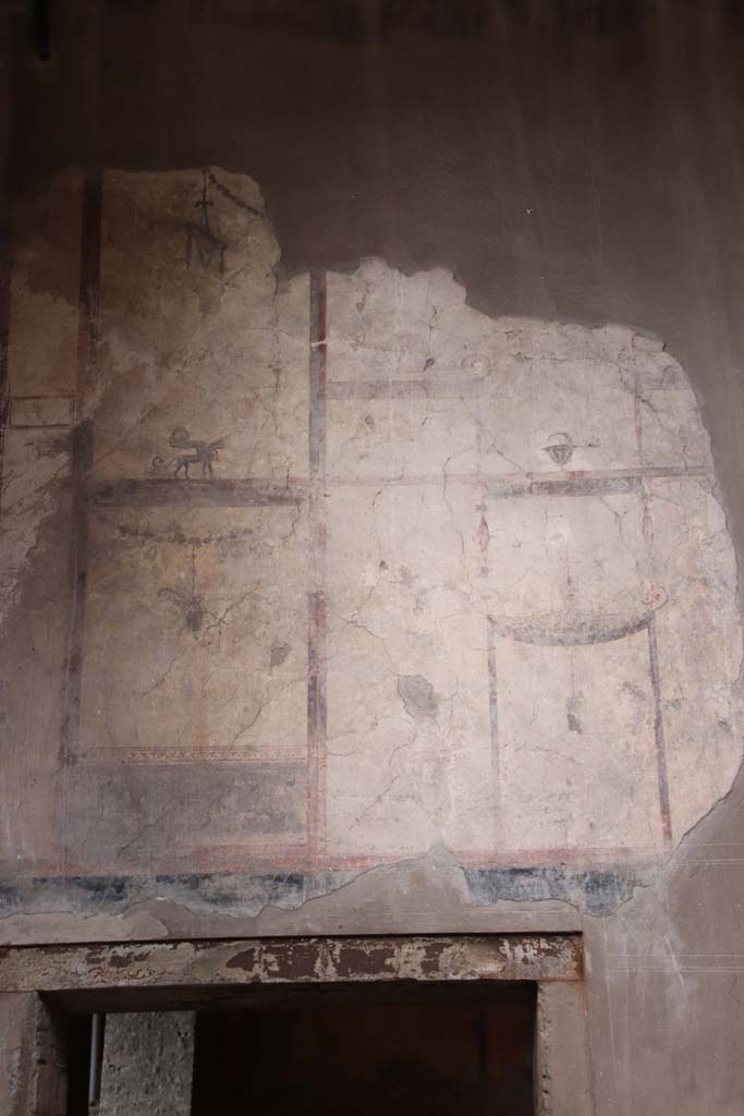 IV.21, Herculaneum. October 2020. 
Room 24, upper west wall in atrium, south end above doorway to Room 5. Photo courtesy of Klaus Heese.  
