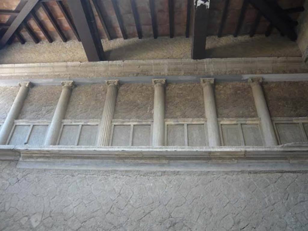 V.1 Herculaneum. August 2013. Upper south side of atrium. Photo courtesy of Buzz Ferebee.