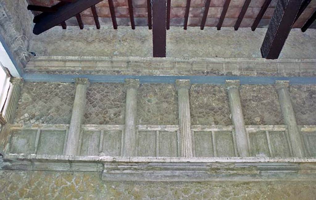 V.1, Herculaneum. October 2001. Upper south side of atrium near south-east corner.
Photo courtesy of Peter Woods.
