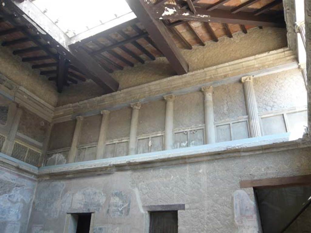 V.1 Herculaneum. August 2013. Upper north wall of atrium. Photo courtesy of Buzz Ferebee.

V.1 Herculaneum. August 2013. Upper north-west corner and north wall of atrium. Photo courtesy of Buzz Ferebee.