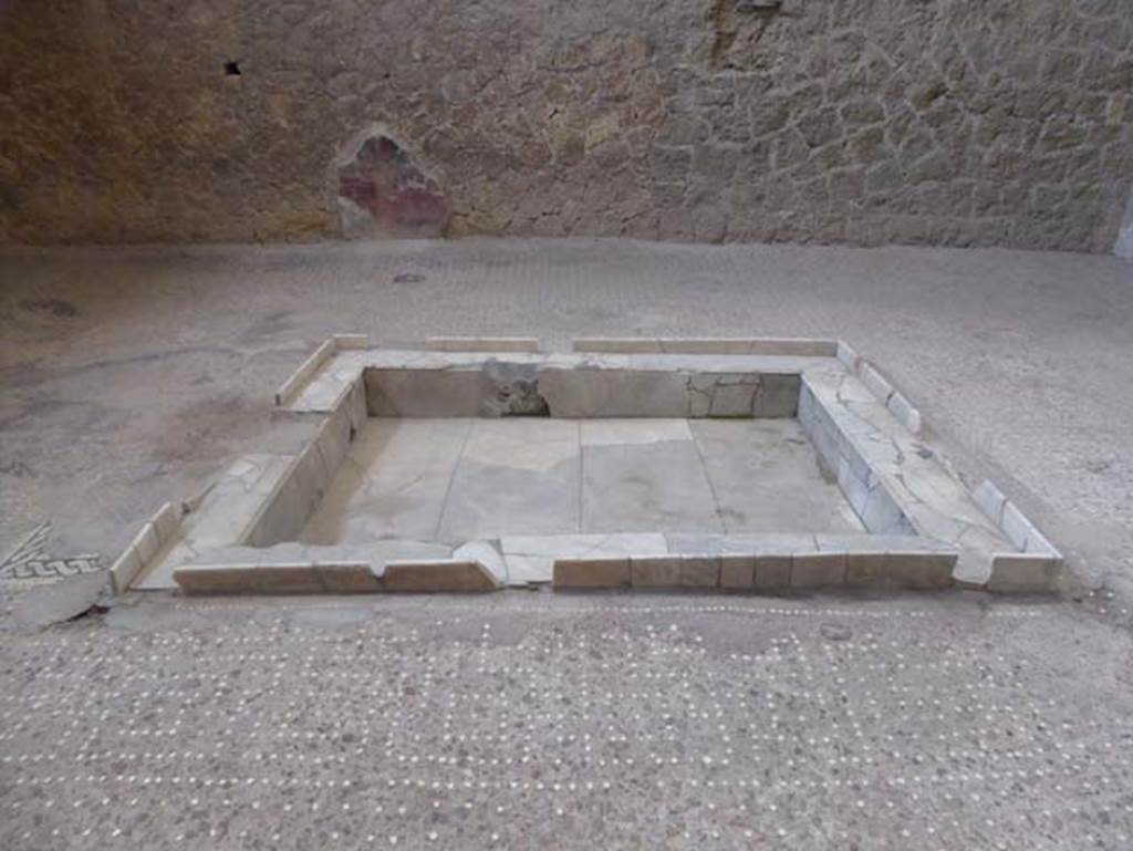 V.1, Herculaneum, October 2014. Looking south across impluvium in atrium. Photo courtesy of Michael Binns.