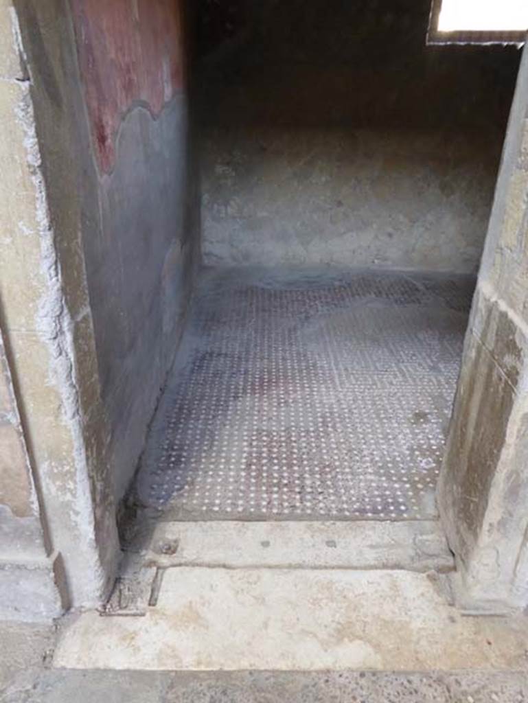 V.1, Herculaneum, October 2014. Room 2, looking west across threshold to through doorway.  Photo courtesy of Michael Binns.
