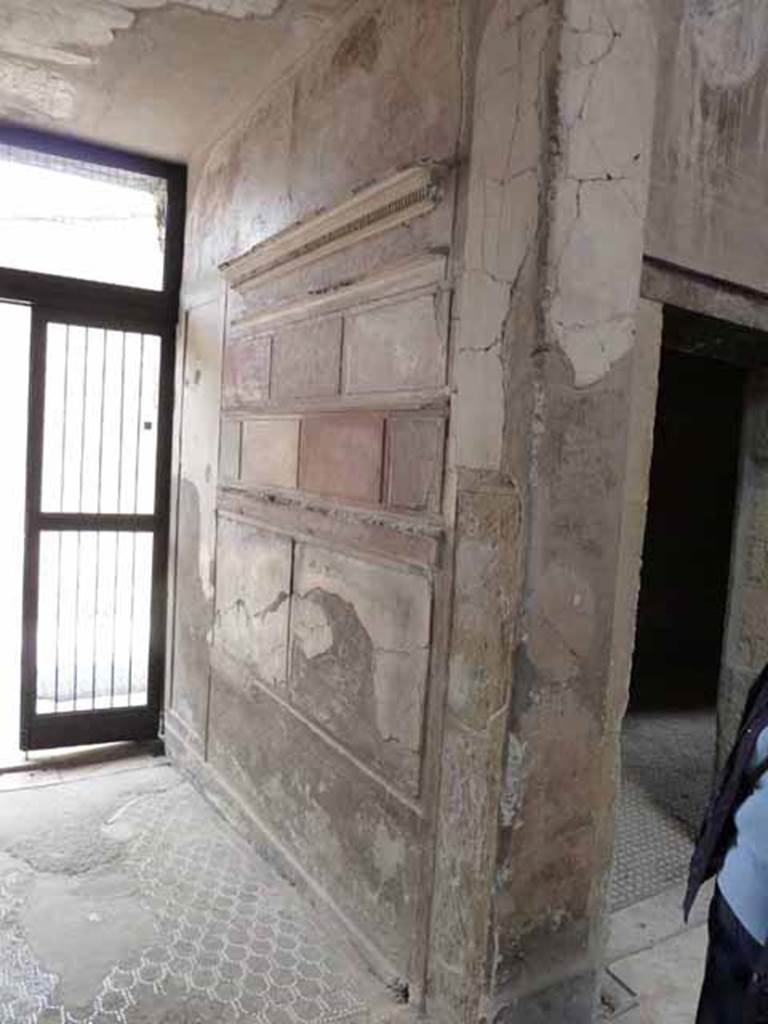 V.1 Herculaneum. May 2010. North wall of entrance corridor, and doorway to room 2, looking west from atrium. 
