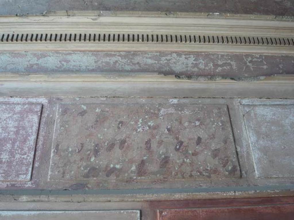V.1 Herculaneum. August 2013. Detail from north side of entrance corridor. Photo courtesy of Buzz Ferebee.