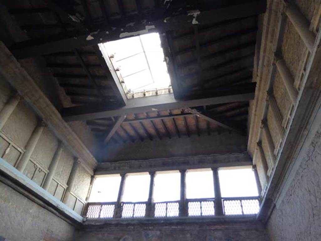 V.1 Herculaneum. October 2014. 
Looking towards upper east side of atrium, with open inter-columnar spaces to light and give air to the atrium, with compluvium above.
Photo courtesy of Michael Binns.


