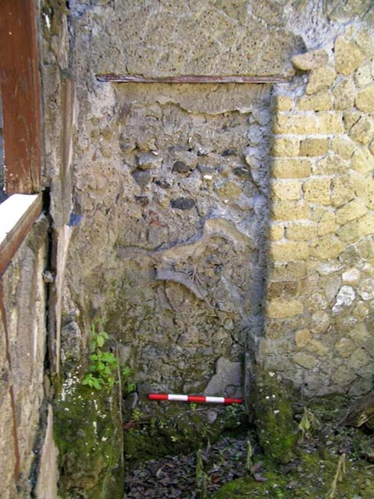 V.4, Herculaneum, May 2004. Room a, south wall. Photo courtesy of Nicolas Monteix.

