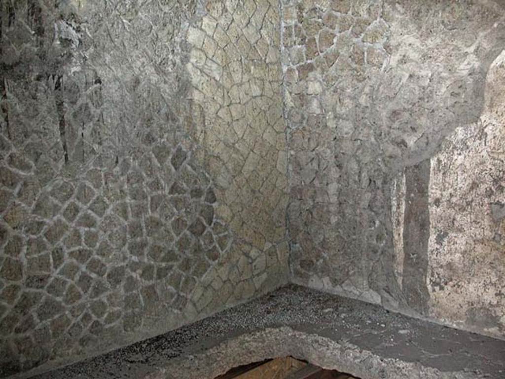 V.7/6, Herculaneum. September 2003. Upper room, looking towards north-east corner. 
Photo courtesy of Nicolas Monteix.

