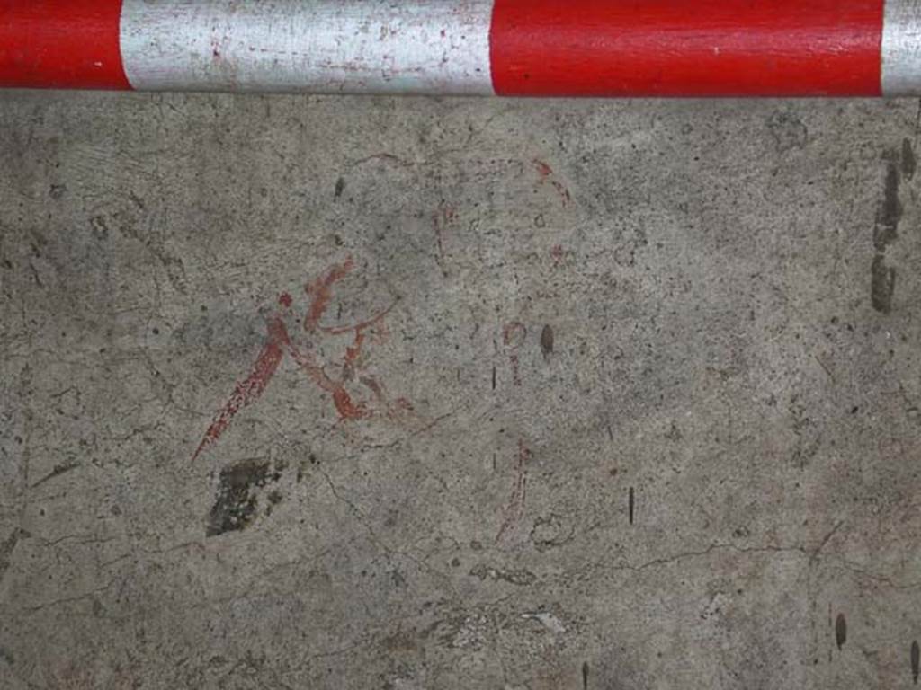 V.7/6, Herculaneum. September 2003. Upper room, looking towards remains of painted decoration on east wall.
This can be seen in the centre of the photo above this one. Photo courtesy of Nicolas Monteix.

