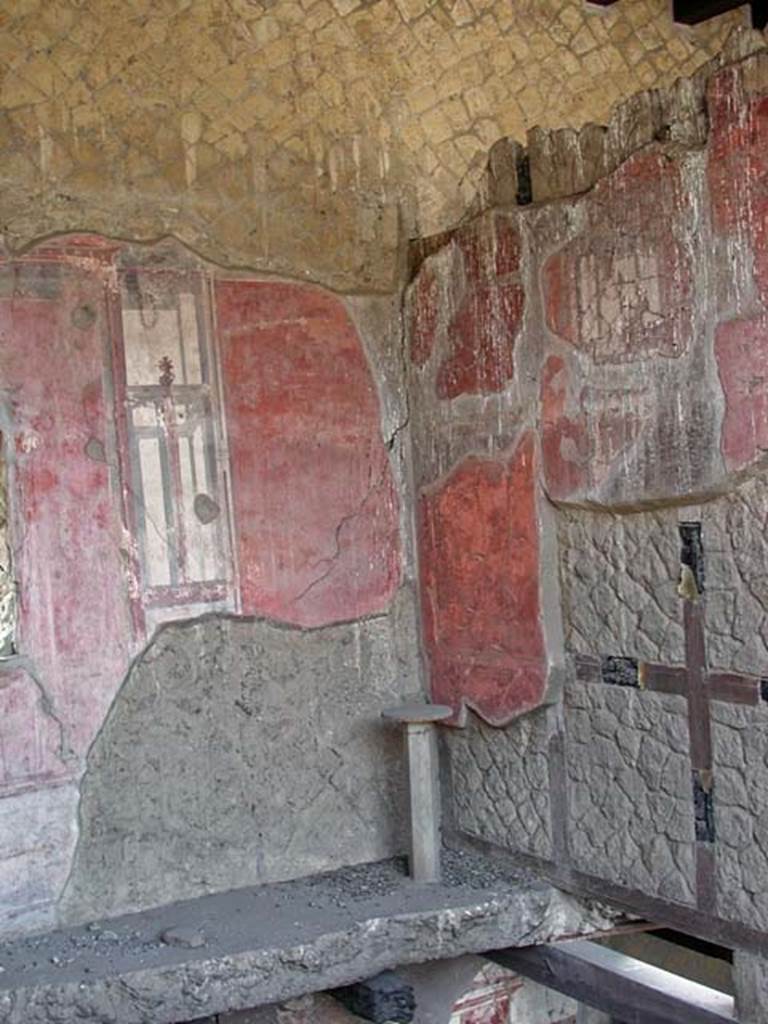 V 7/6, Herculaneum, September 2003. Upper room c, looking towards south-east corner. 
Photo courtesy of Nicolas Monteix.
