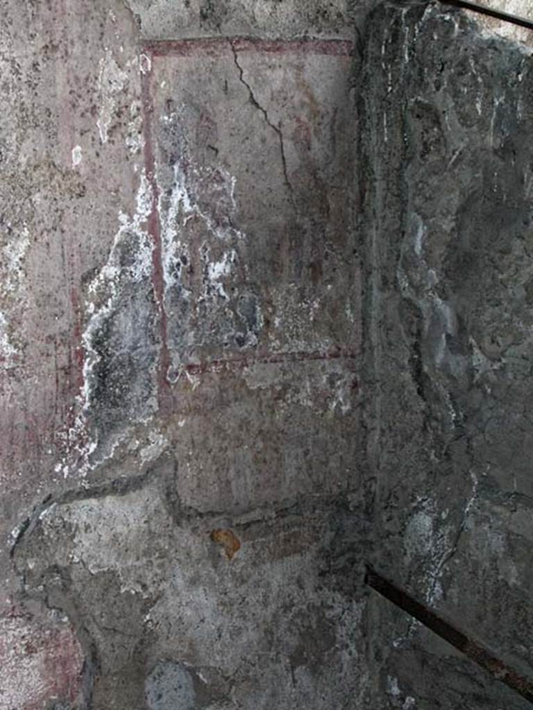 V.7/6, Herculaneum. September 2003. Upper room e, south wall in south-west corner. 
Photo courtesy of Nicolas Monteix.

