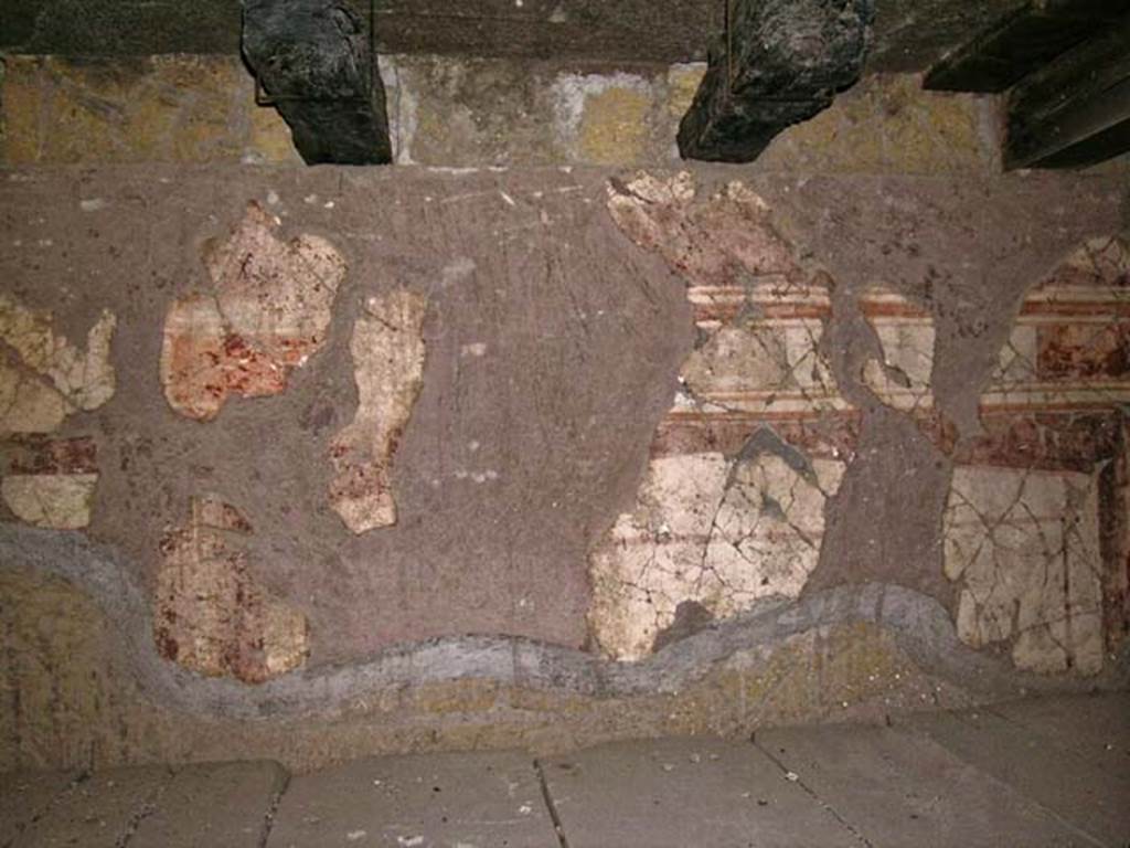 V.6, Herculaneum. June 2006. Looking towards east wall of mezzanine level, with painted decoration.
Photo courtesy of Nicolas Monteix.
