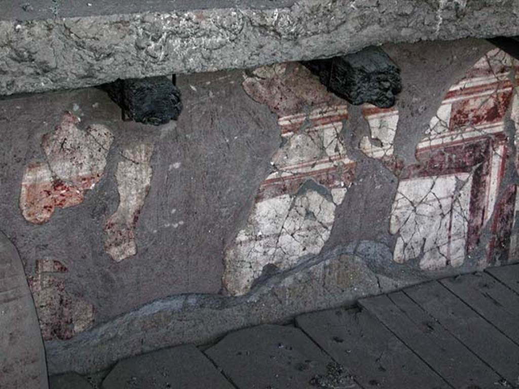V.6, Herculaneum. September 2003. Looking towards east wall of mezzanine level, with painted decoration.
Photo courtesy of Nicolas Monteix.
