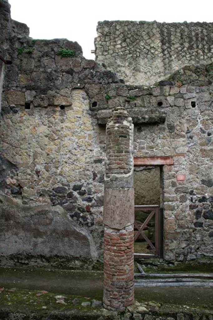 V.9, Herculaneum. February 2007. Looking east to entrance doorway. 
Photo courtesy of Nicolas Monteix.
