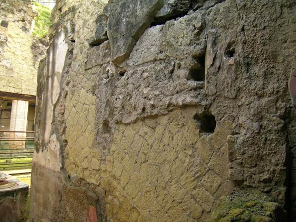 V.9/10, Herculaneum. December 2004. Looking towards south-east wall in rear room. Photo courtesy of Nicolas Monteix.